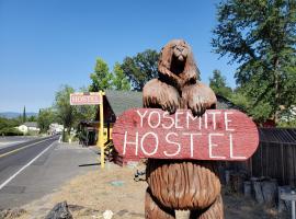 Yosemite International Hostel, hotel v destinaci Groveland