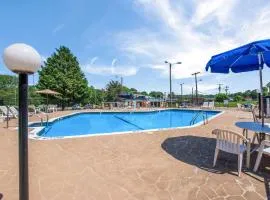 개스토니아에 위치한 호텔 Quality Inn