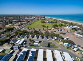 A picture of the hotel: Discovery Parks - Adelaide Beachfront