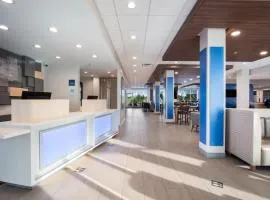 Holiday Inn Express & Suites Chicago - Hoffman Estates by IHG