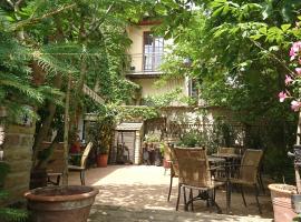 Central Vendégház, hotel v destinaci Baja