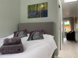 Hotel Photo: Wisteria Annexe