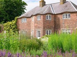 Hotel Photo: Garden Cottage, Fochabers