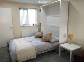 Hotel Photo: M60 Modern Studio Appartment with free parking
