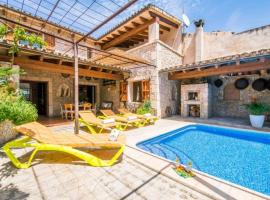 Fotos de Hotel: sa Pobla Holiday Home Sleeps 12 with Pool Air Con and WiFi