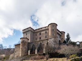 Château des Marcilly Talaru, hôtel à Chalmazel