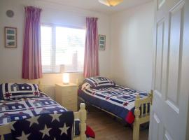 A picture of the hotel: Dacha Holiday Home by Trident Holiday Homes