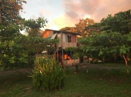 Miguel Surf Camp, Hotel in Quepos