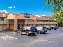 Rodeway Inn & Suites Monroeville-Pittsburgh, hotelli kohteessa Monroeville