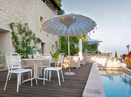 ホテル写真: Case di San Martino Villa Sleeps 6 with Pool and Air Con