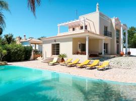 Hotel Photo: Olhao Villa Sleeps 8 with Pool and Air Con