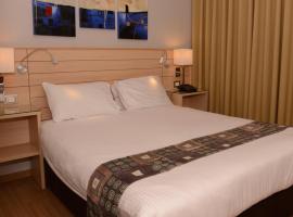 水晶套房酒店,位于安曼的酒店