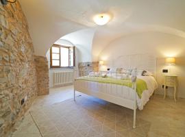 Hotel Photo: Licciana Nardi Villa Sleeps 6 with Pool and Air Con