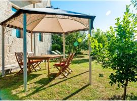 Hotel Foto: 3 bedrooms house with private pool enclosed garden and wifi at Carballedo