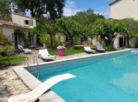 Hotel fotoğraf: Tasteful Holiday Home in Deaux with Private Pool