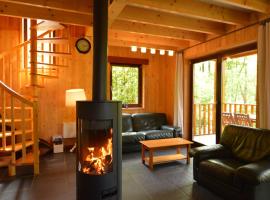 A picture of the hotel: Comfortable modern chalet with wood finish