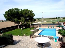 Hotel Foto: Spacious Holiday Home in Vilanova de Bellpuig with Garden