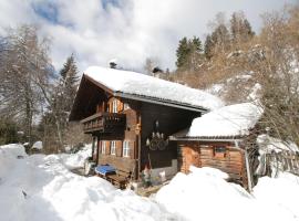 होटल की एक तस्वीर: Mountain View Chalet in Gaimberg near Forest