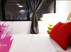 Tropicus 23 (Romantic Zone) Simple Room with Balcony，巴亞爾塔港的飯店