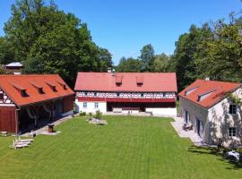 Statek Salajna, hotel v destinaci Salajna