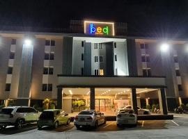 The Bed Hotel, hotel in Roi Et