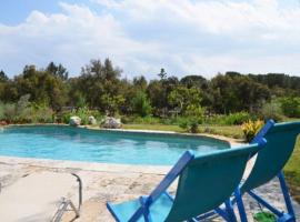 호텔 사진: Quart d'Onyar Villa Sleeps 6 with Pool