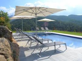 Hotel Foto: Ripoll Villa Sleeps 24 with Pool