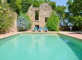 Hotel kuvat: Valls Villa Sleeps 10 with Pool