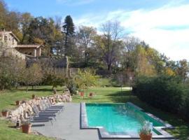 Fotos de Hotel: Sant Pau de Seguries Villa Sleeps 8 with Pool