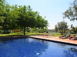 Фотографія готелю: Vilademuls Villa Sleeps 12 with Pool