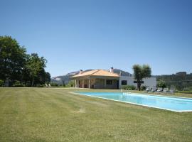 Hình ảnh khách sạn: Ponte de Lima Villa Sleeps 14 with Pool and Air Con