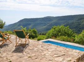 Hotel fotografie: l' Albiol Villa Sleeps 14 with Pool