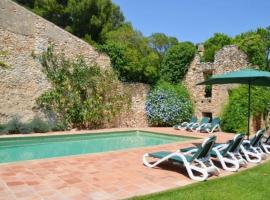 Hotel fotografie: Villa in Valls Sleeps 10 with Pool