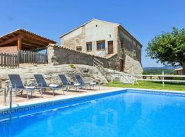 Hotel Photo: Sagas Villa Sleeps 17 with Pool