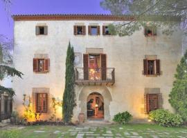 Zdjęcie hotelu: la Garriga Villa Sleeps 26 with Pool