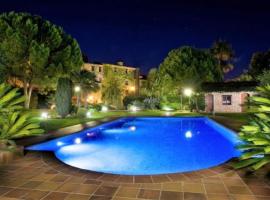 ホテル写真: El Vendrell Villa Sleeps 34 with Pool and Air Con