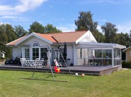 Hotel Foto: 5 person holiday home in RONNEBY
