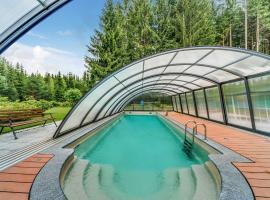 Hotelfotos: Holiday home with swimming pool in J gersgr n
