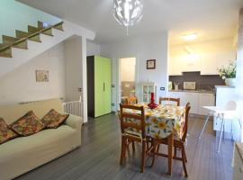 Hotel Photo: Marina di Massa Villa Sleeps 4 with Air Con and WiFi