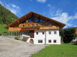 A picture of the hotel: Tischlerhof Alpine Living