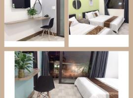 HOA MAI Plus Hostel, отель в городе Донгхой