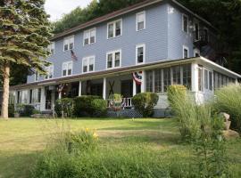 A picture of the hotel: Inn at Starlight Lake & Restaurant