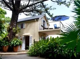 Port Douglas Cottage & Lodge, hotel in Port Douglas