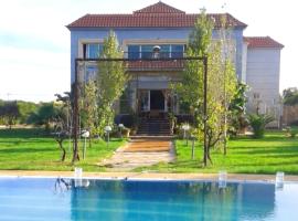 Фотография гостиницы: 3 bedrooms villa with private pool and garden at Laghnimyene