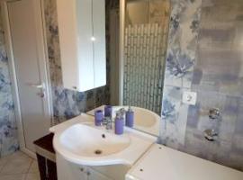 Hotel Photo: One bedroom appartement with furnished garden and wifi at Belisce