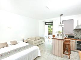 รูปภาพของโรงแรม: Studio with city view furnished terrace and wifi at Moka