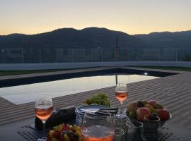 Zdjęcie hotelu: Maximos Luxury Villa with Pool -BREAKBOOKING-CY