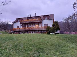 A picture of the hotel: Chalupa u Ludmily - Zlatá Koruna - Plešovice