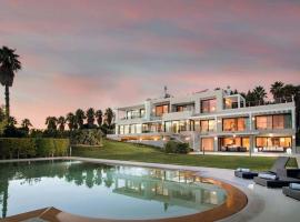 होटल की एक तस्वीर: Sao Lourenco Villa Sleeps 14 with Pool Air Con and WiFi