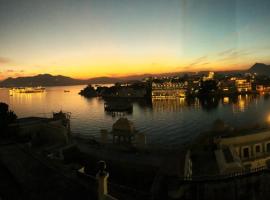 Hotel The Tiger, hotel in Udaipur